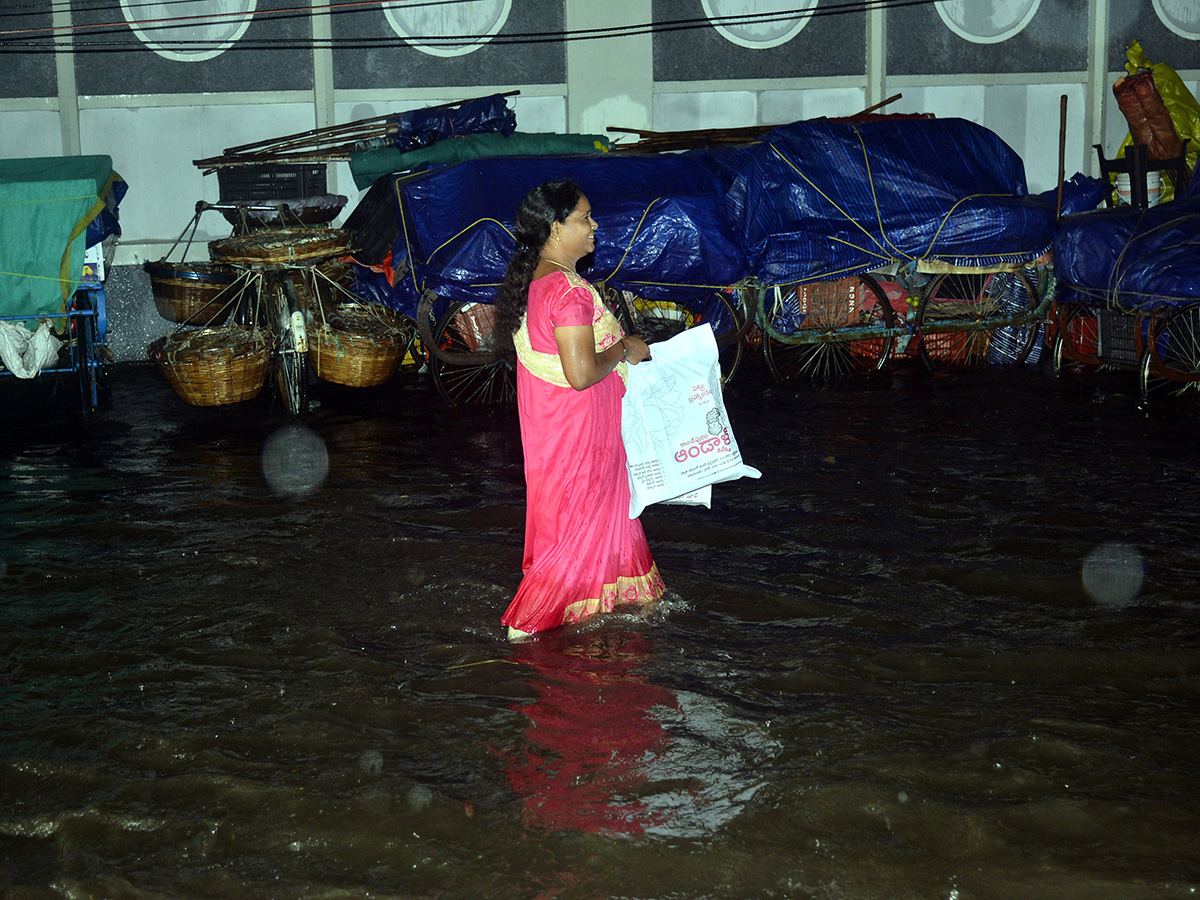 heavy rain in vijayawada photos 10