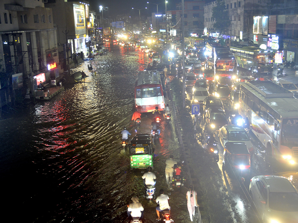 heavy rain in vijayawada photos 2