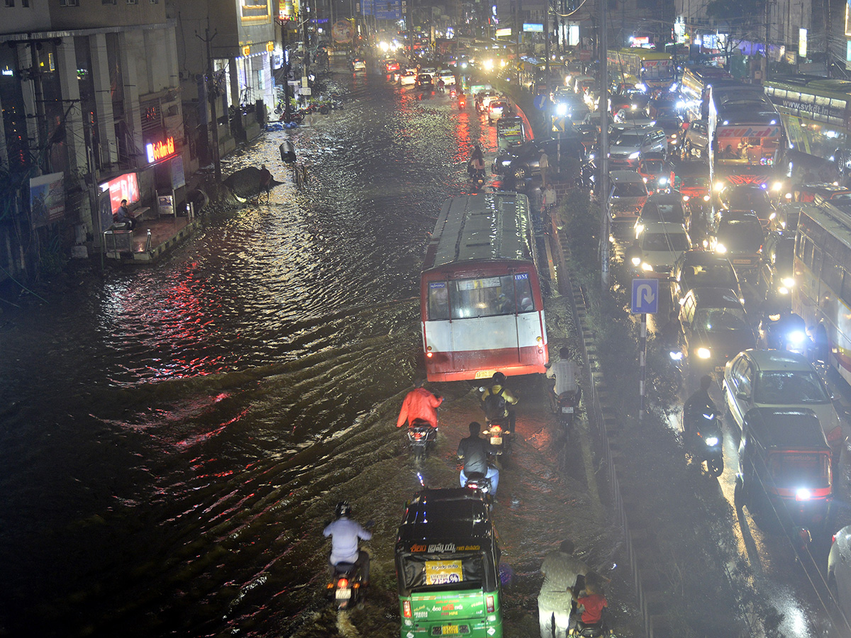 heavy rain in vijayawada photos 3