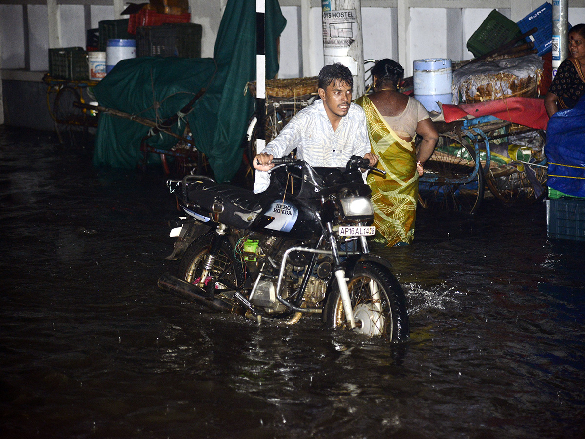 heavy rain in vijayawada photos 7