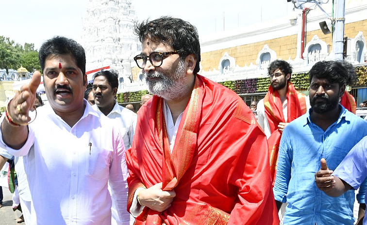 Director Trivikram Srinivas Visit Tirumala Photos3