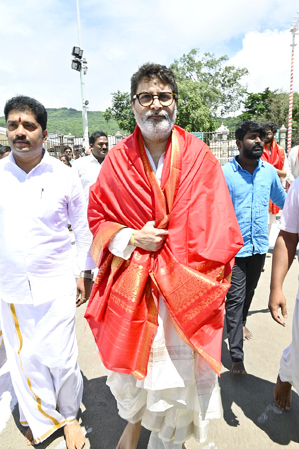 Director Trivikram Srinivas Visit Tirumala Photos5