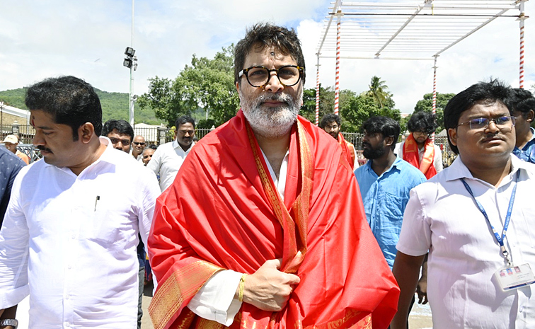 Director Trivikram Srinivas Visit Tirumala Photos1