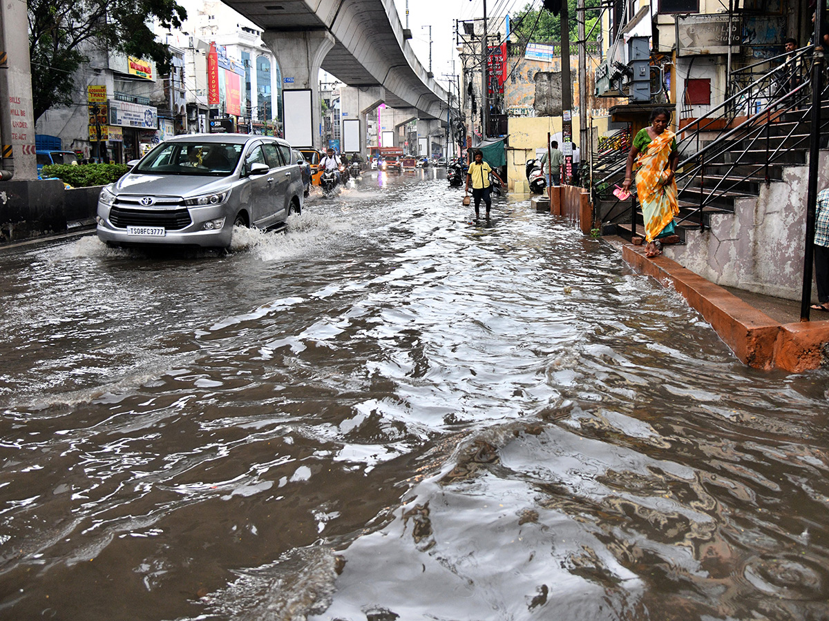 Heavy rain lashes most parts of Hyderabad Photos1