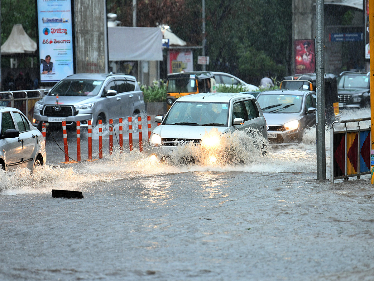 Heavy rain lashes most parts of Hyderabad Photos12