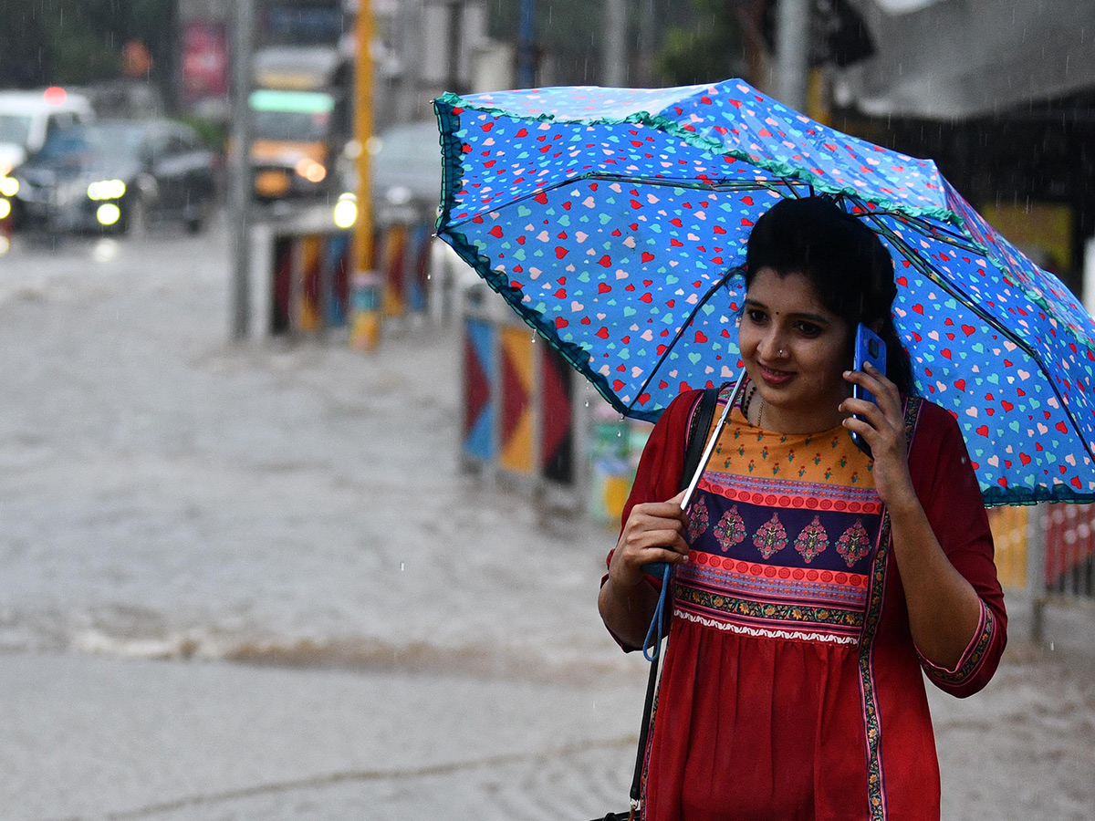 Heavy rain lashes most parts of Hyderabad Photos14