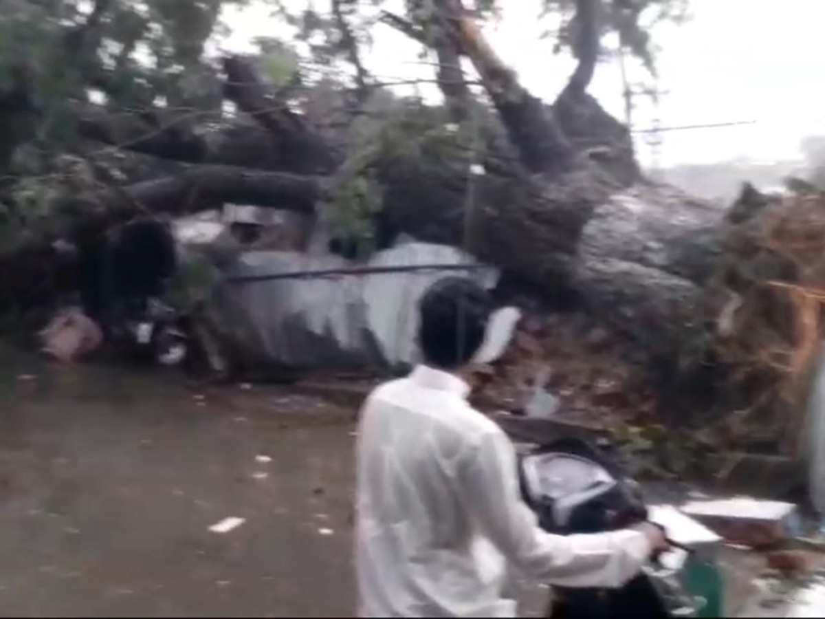 Heavy rain lashes most parts of Hyderabad Photos9