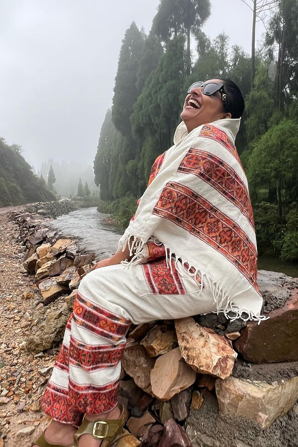 Singer Mangli Rejoice With Nature Photos Goes Viral8