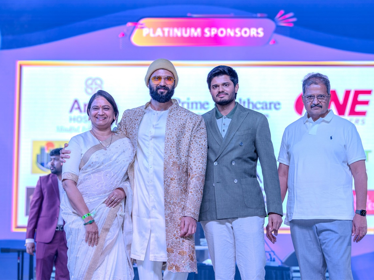 Vijay Deverakonda Family Tour Photos11