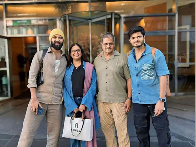 Vijay Deverakonda Family Tour Photos18