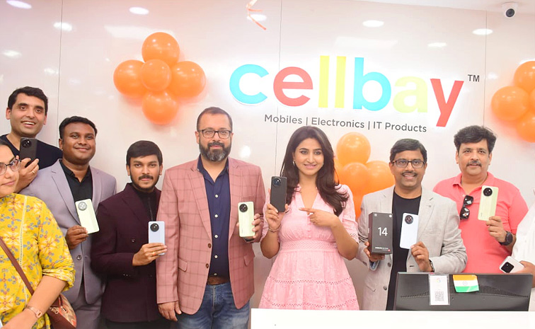 Actress Varshini Launch Cellbay Store At Gachibowli: Photos4