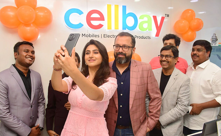 Actress Varshini Launch Cellbay Store At Gachibowli: Photos1