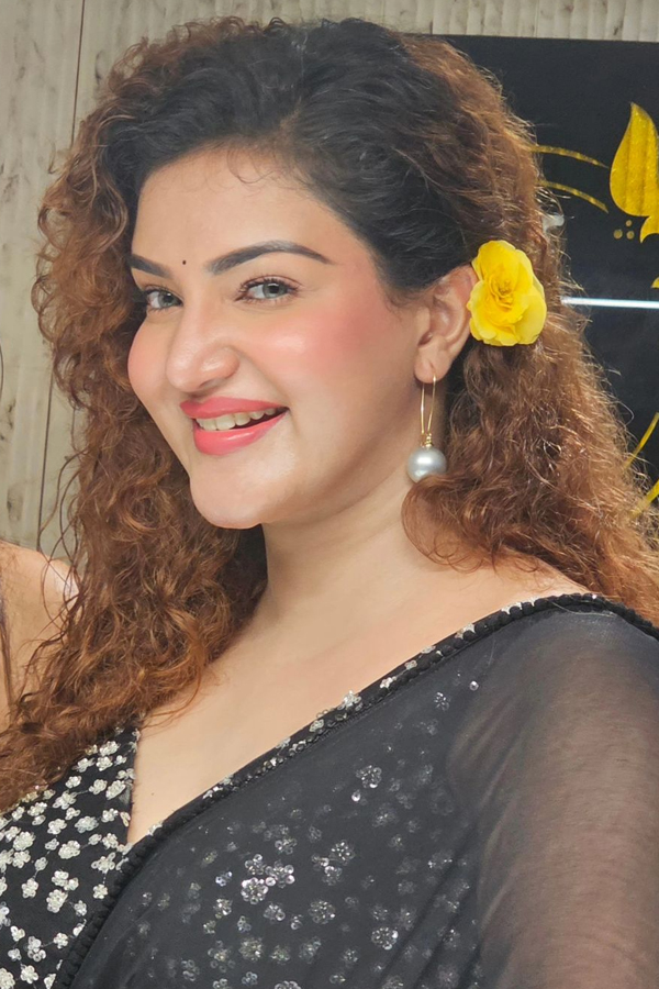 Mollywood Actress Honey Rose Stunning Looks In Black Saree Photos Goes Viral2