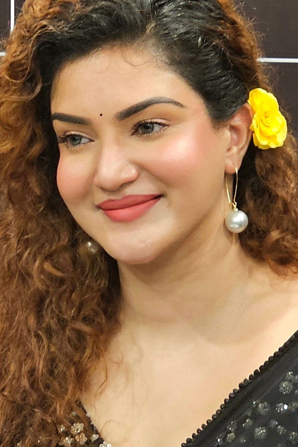 Mollywood Actress Honey Rose Stunning Looks In Black Saree Photos Goes Viral6