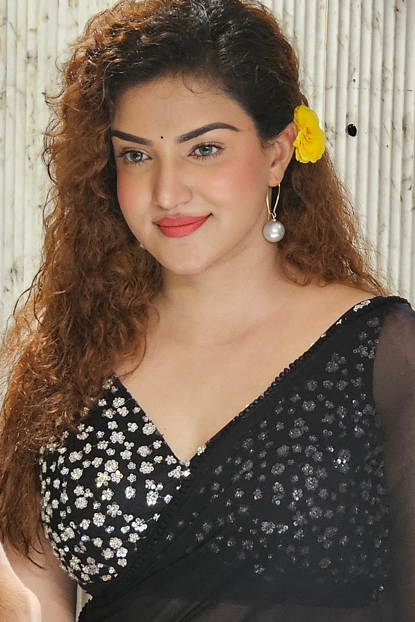 Mollywood Actress Honey Rose Stunning Looks In Black Saree Photos Goes Viral8