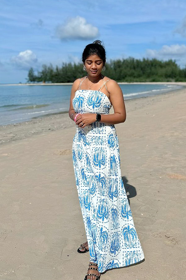 Vithika sheru sister Krithika foreign vacation Photos5