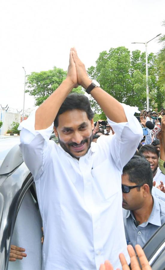 YS Jagan In Pulivendula Photos4