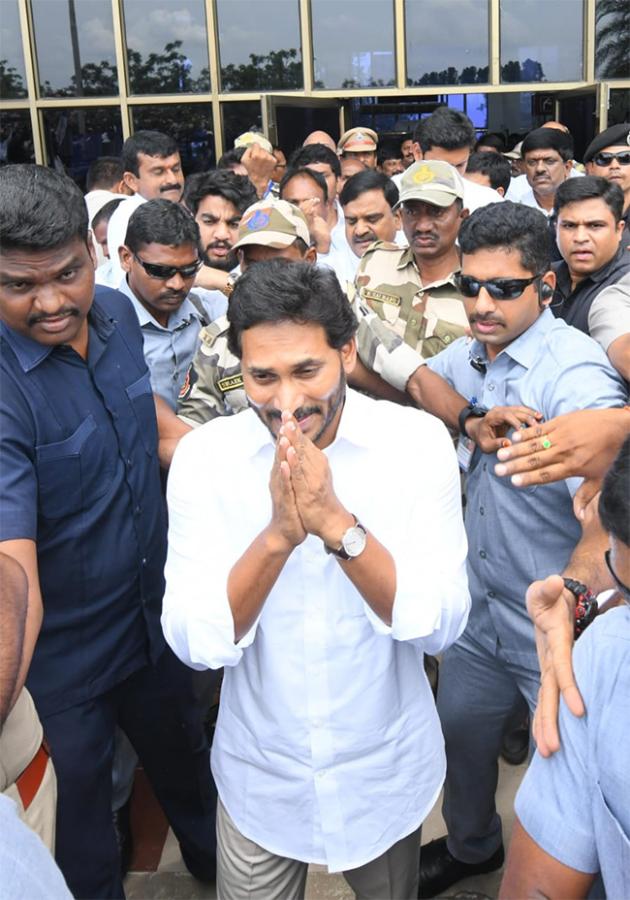 YS Jagan In Pulivendula Photos5