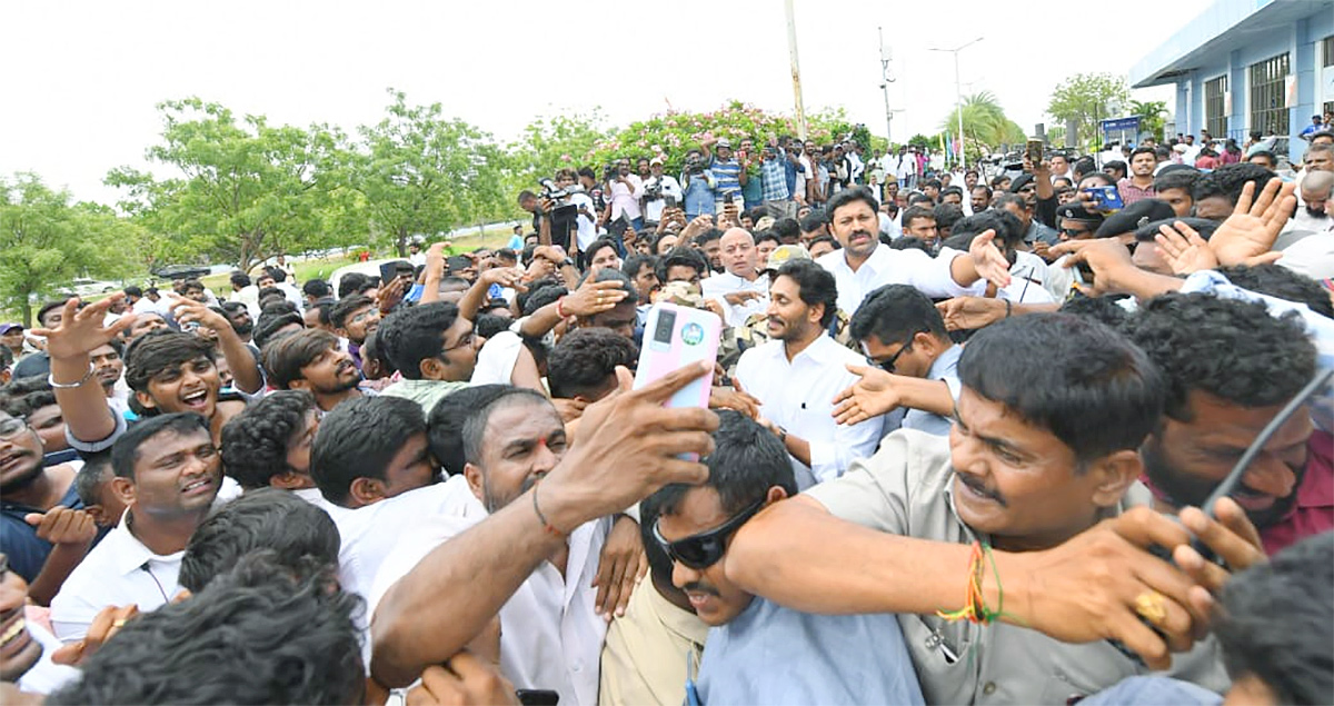 YS Jagan In Pulivendula Photos6