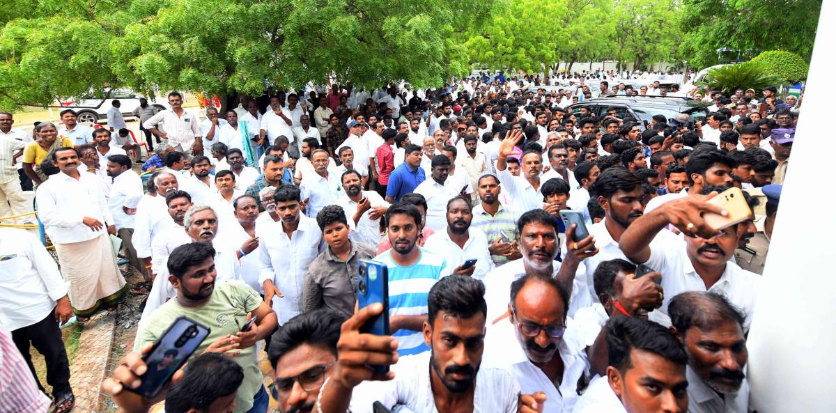 YS Jagan Mohan Reddy At Pulivendula Photos12