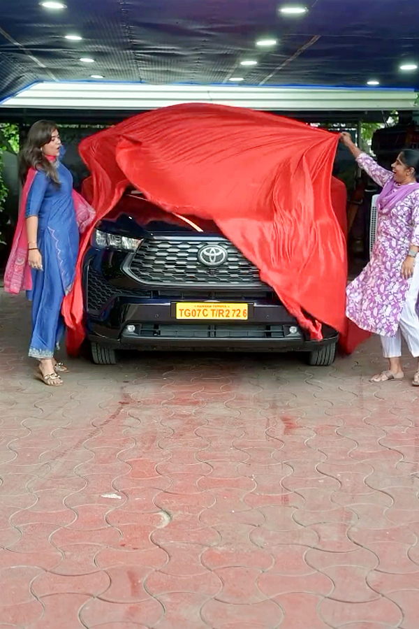 Jabardasth Rithu Chowdary Buys New Car, Photos Viral3