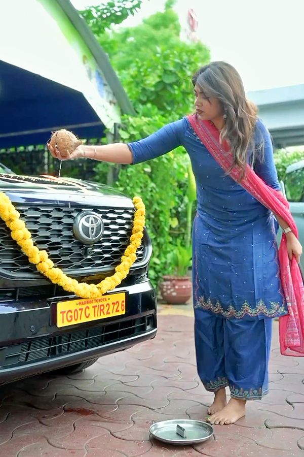 Jabardasth Rithu Chowdary Buys New Car, Photos Viral9