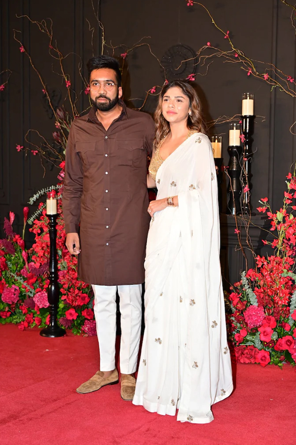 Celebrities Buzz At Sonakshi And Iqbal Reception Party Photos Viral29