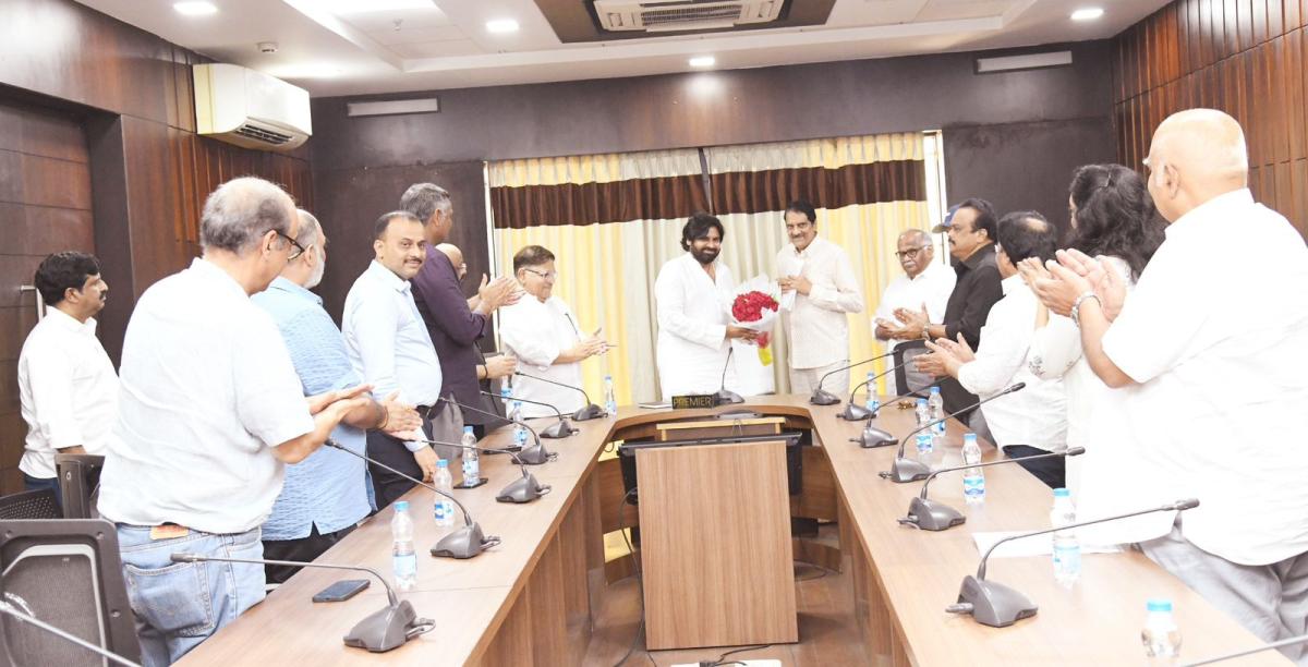 Tollywood Producers Meets Deputy CM Pawan Kalyan Photos8