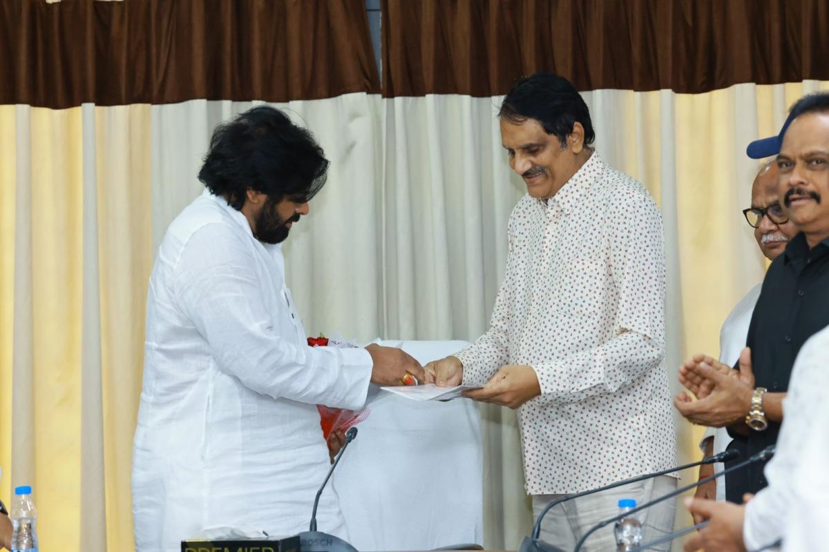 Tollywood Producers Meets Deputy CM Pawan Kalyan Photos7