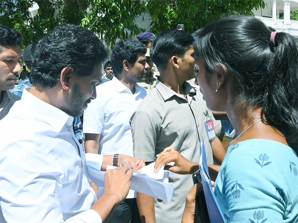 YS Jagan Meets YSRCP Activists At Pulivendula Camp Office1