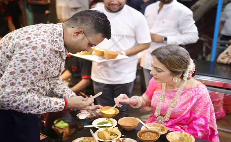 Nita Ambani Visit Kashi Vishwanath Temple Viral Photos4