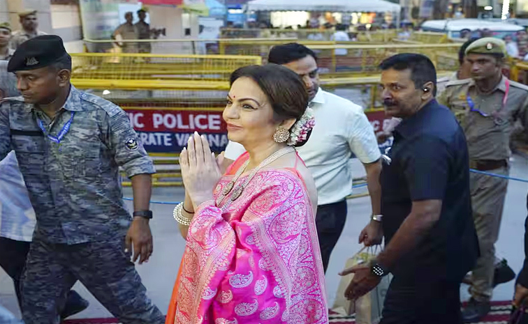 Nita Ambani Visit Kashi Vishwanath Temple Viral Photos8