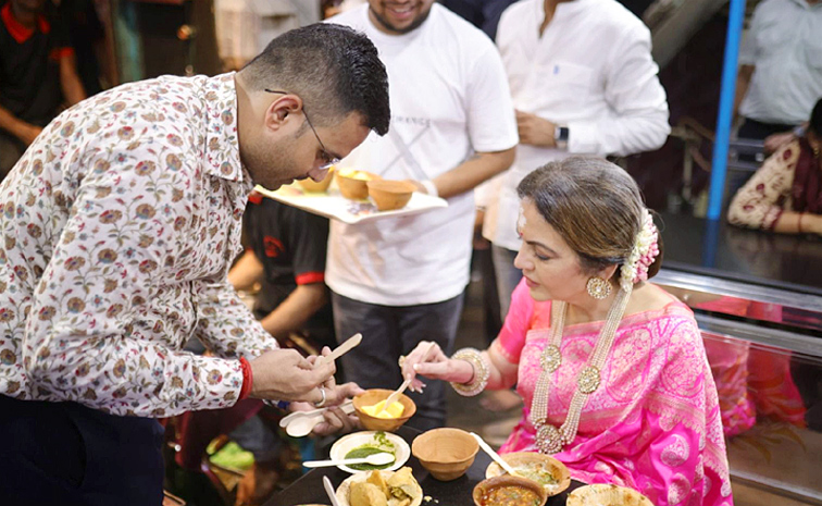 Nita Ambani Visit Kashi Vishwanath Temple Viral Photos9