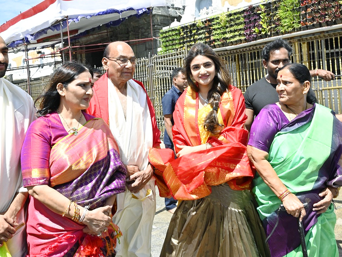 Tollywood Celebrities And Actress Sreeleela Visit Tirumala Temple Photos 2