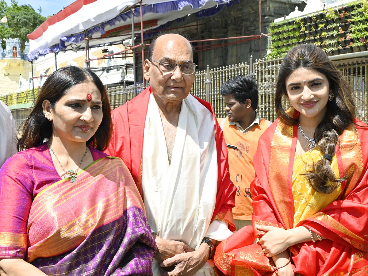 Tollywood Celebrities And Actress Sreeleela Visit Tirumala Temple Photos 3