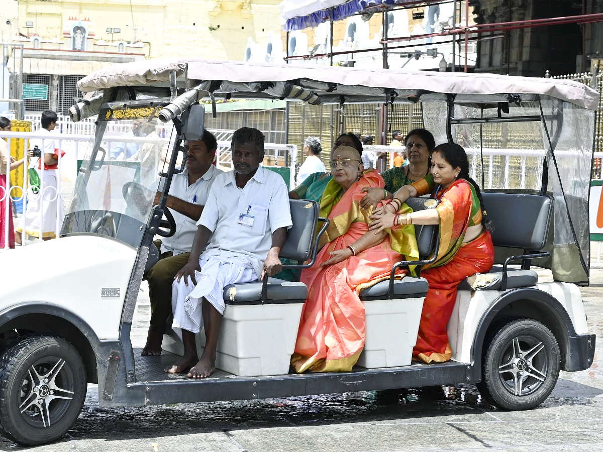 Tollywood Celebrities And Actress Sreeleela Visit Tirumala Temple Photos 27