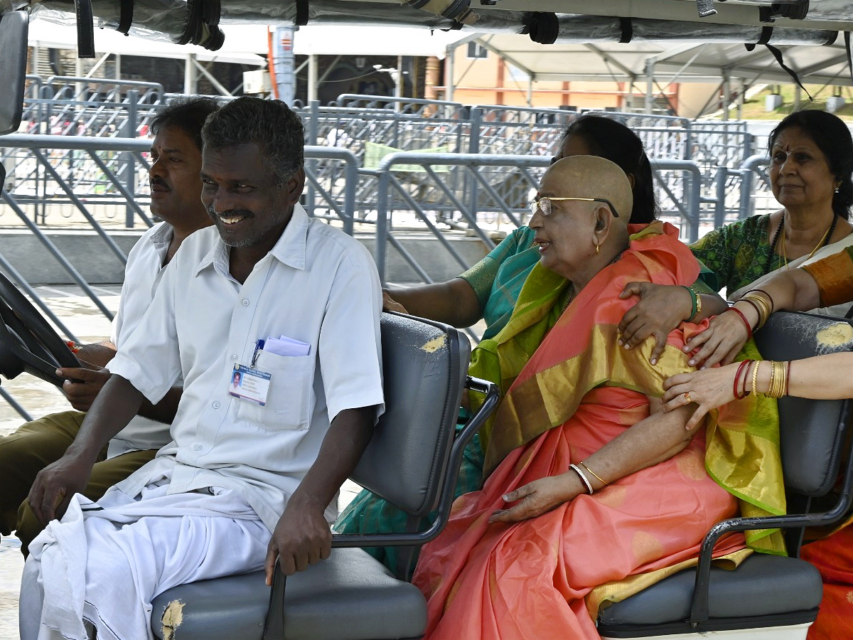 Tollywood Celebrities And Actress Sreeleela Visit Tirumala Temple Photos 7