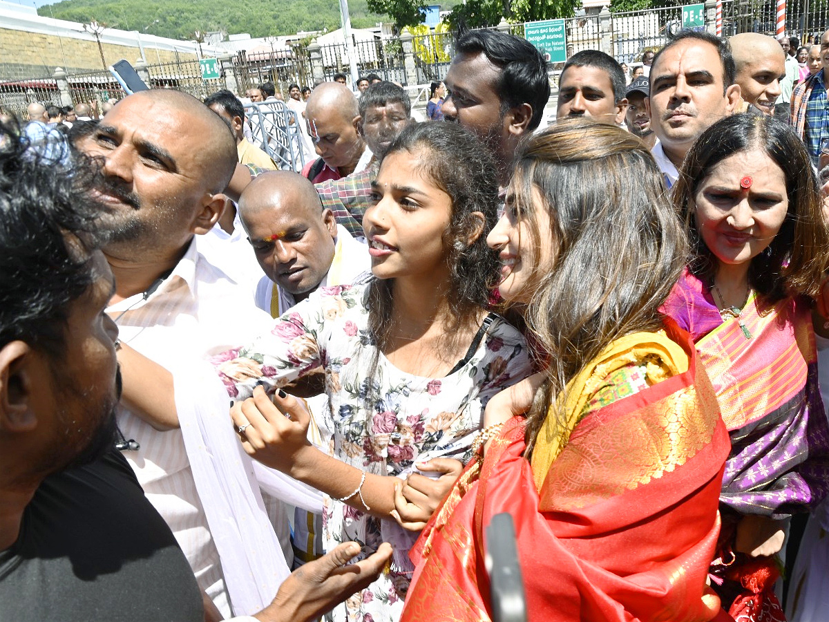 Tollywood Celebrities And Actress Sreeleela Visit Tirumala Temple Photos 10