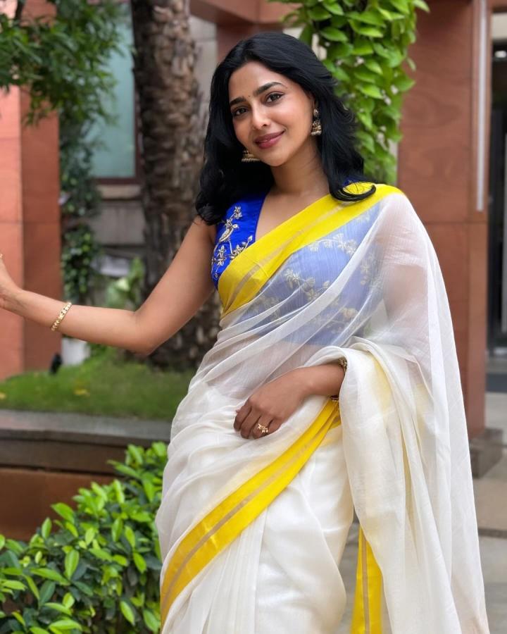 Aishwarya Lekshmi Latest Green Saree Photos Goes Viral In Social Media2