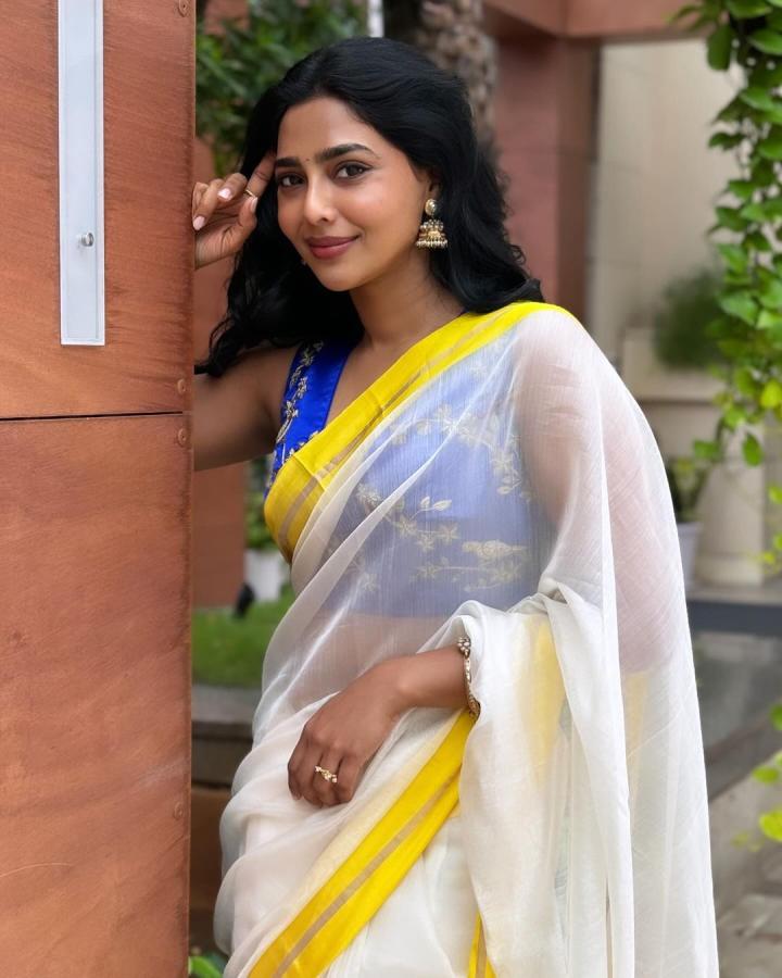 Aishwarya Lekshmi Latest Green Saree Photos Goes Viral In Social Media7