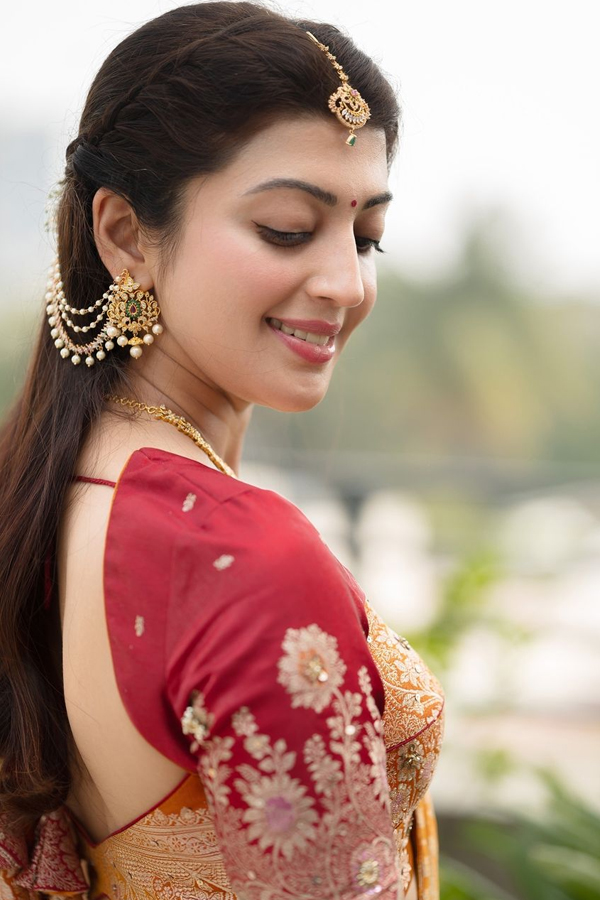 Tollywood Beauty Pranitha Subhash Amazing Photos2