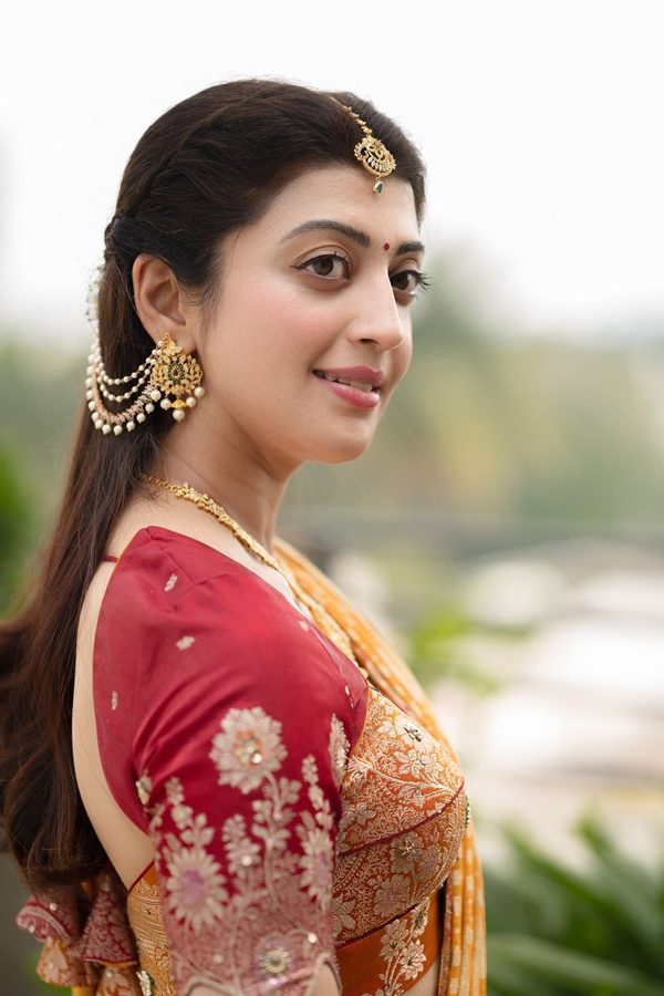 Tollywood Beauty Pranitha Subhash Amazing Photos3