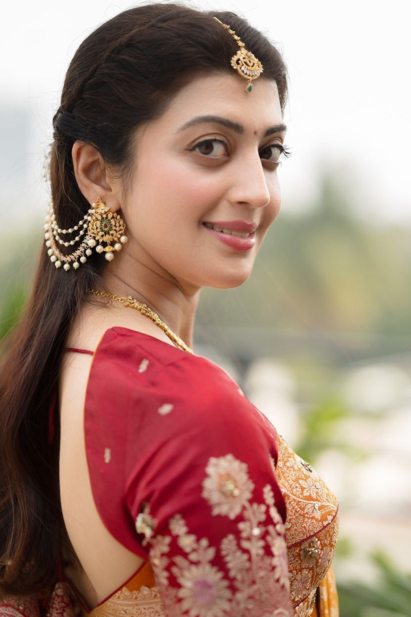 Tollywood Beauty Pranitha Subhash Amazing Photos4