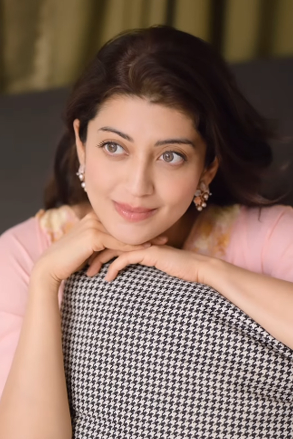 Tollywood Beauty Pranitha Subhash Amazing Photos10