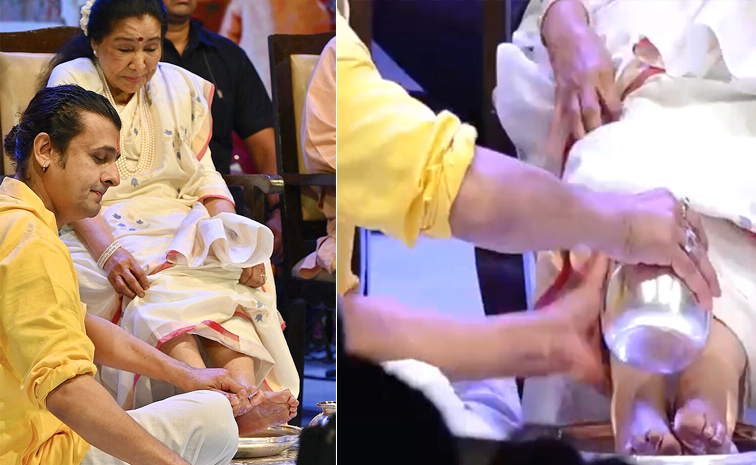 Sonu Nigam washes Asha Bhosle feet Photo1