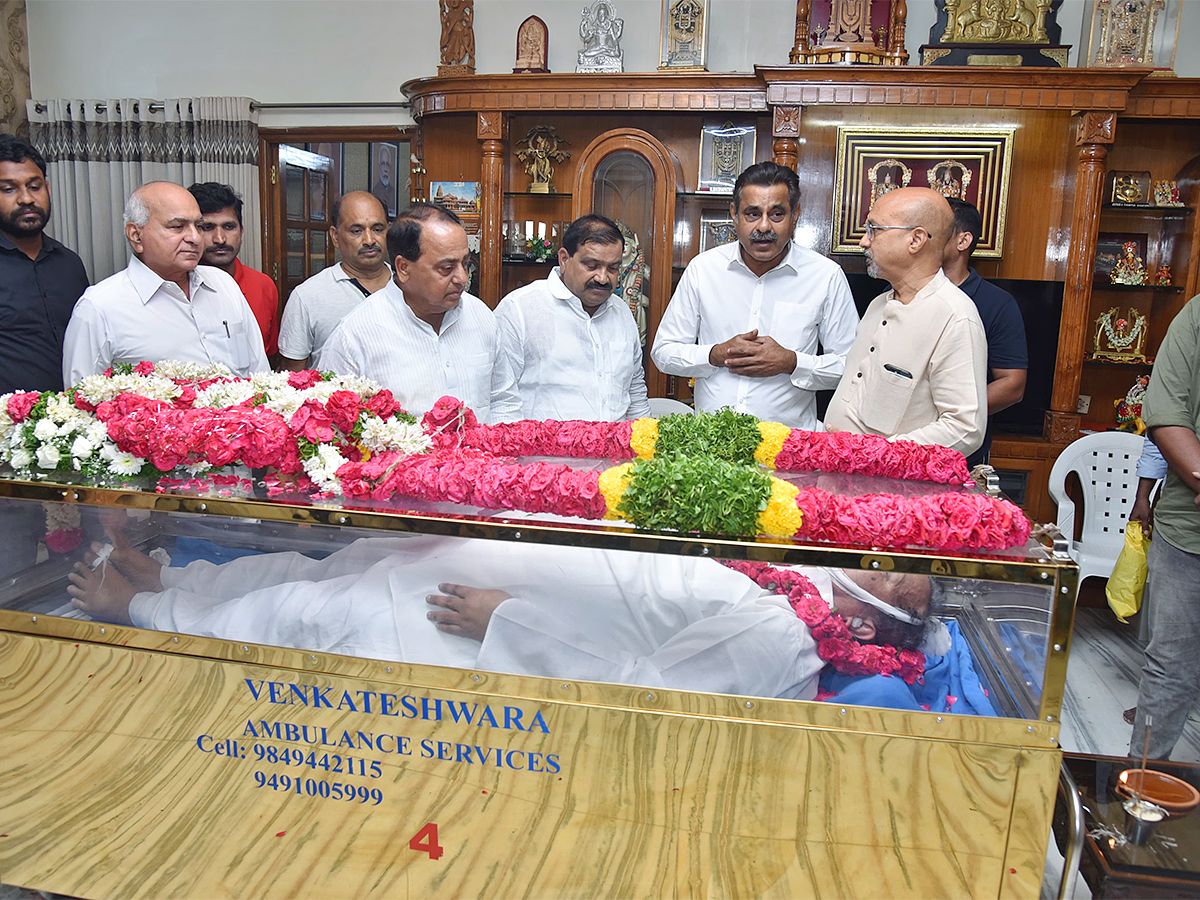 political leaders tribute To veteran congress Leader DS26