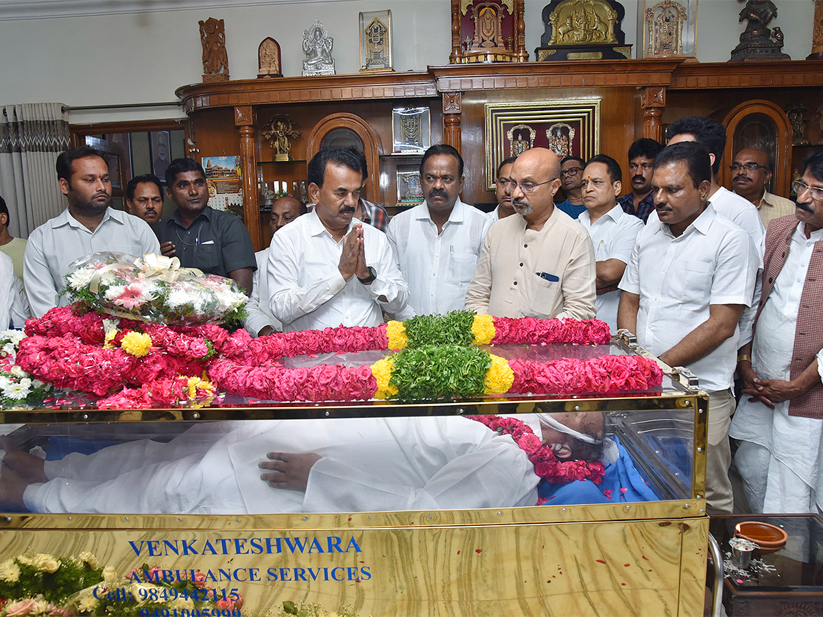 political leaders tribute To veteran congress Leader DS2