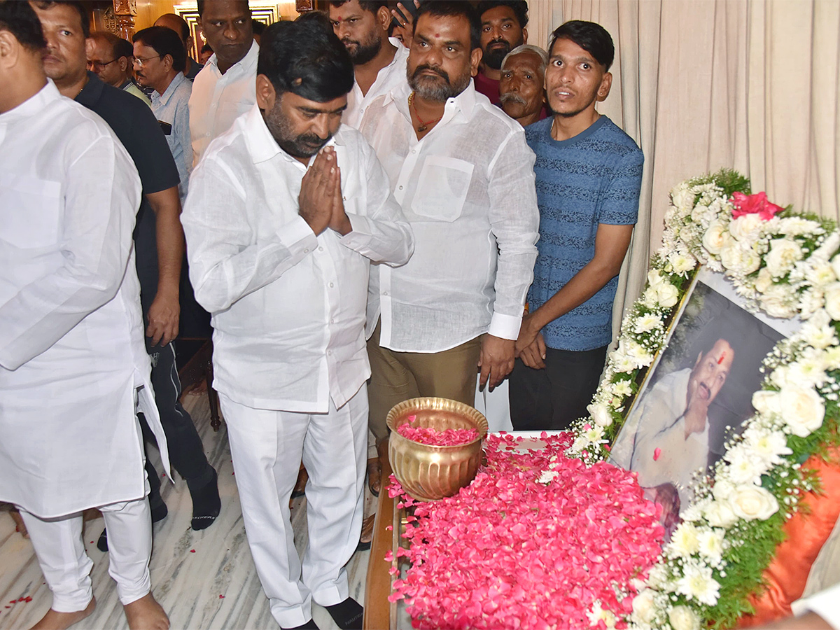 political leaders tribute To veteran congress Leader DS7