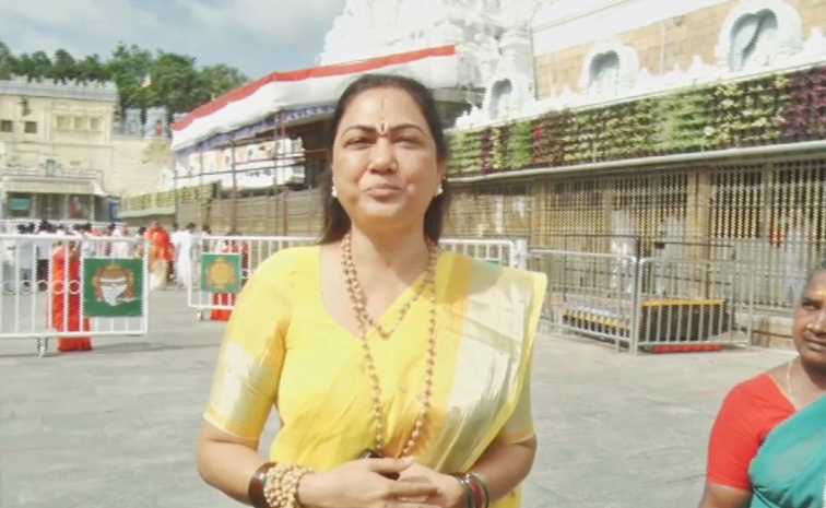 Actress Hema Visits Tirumala Temple After Bangalore Rave Party Case Photos8