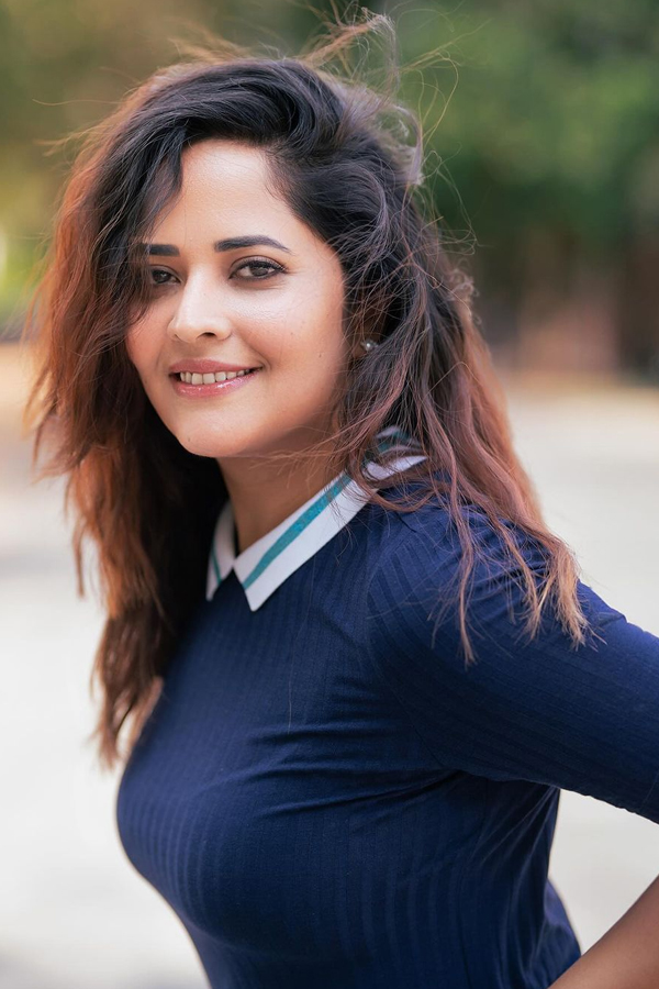 Telugu Anchor Anasuya Bharadwaj Looks Like Inter Girl In Her Latest Post2